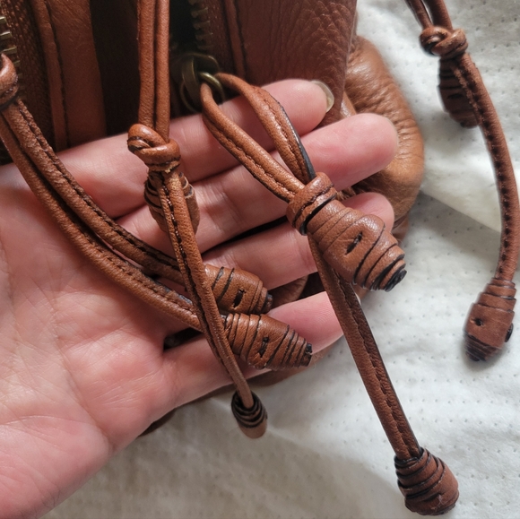 Cole Haan | Large Capacity Warm Brown Leather Slouchy Satchel (OS) - Picture 13 of 16